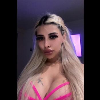 Sabrina, 25  female escort, Oakland